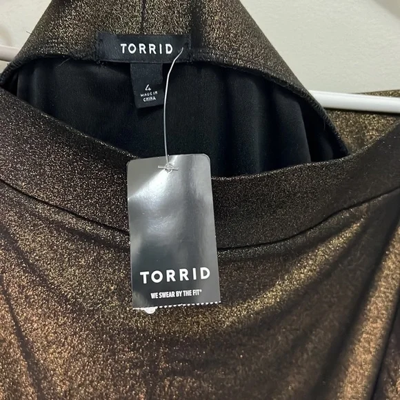 Torrid Gold Shine Shirred Bandage Mini Skirt Size 4 - Picture 8 of 12